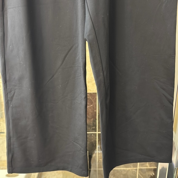Under Armour black wide capris, size M, NWT. - Picture 3 of 6